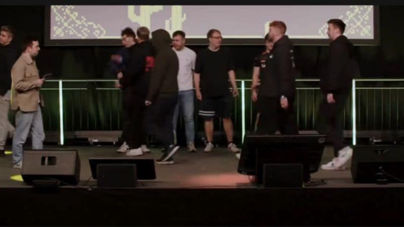 Kena Emosi di Panggung, Player Counter-Strike Ini Dihukum Ban 10 Tahun