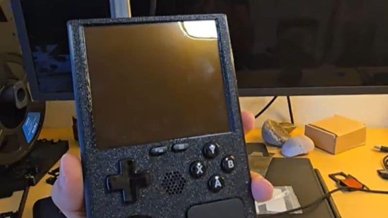 Modder Sulap Steam Deck Jadi Handheld Mungil ala Game Boy